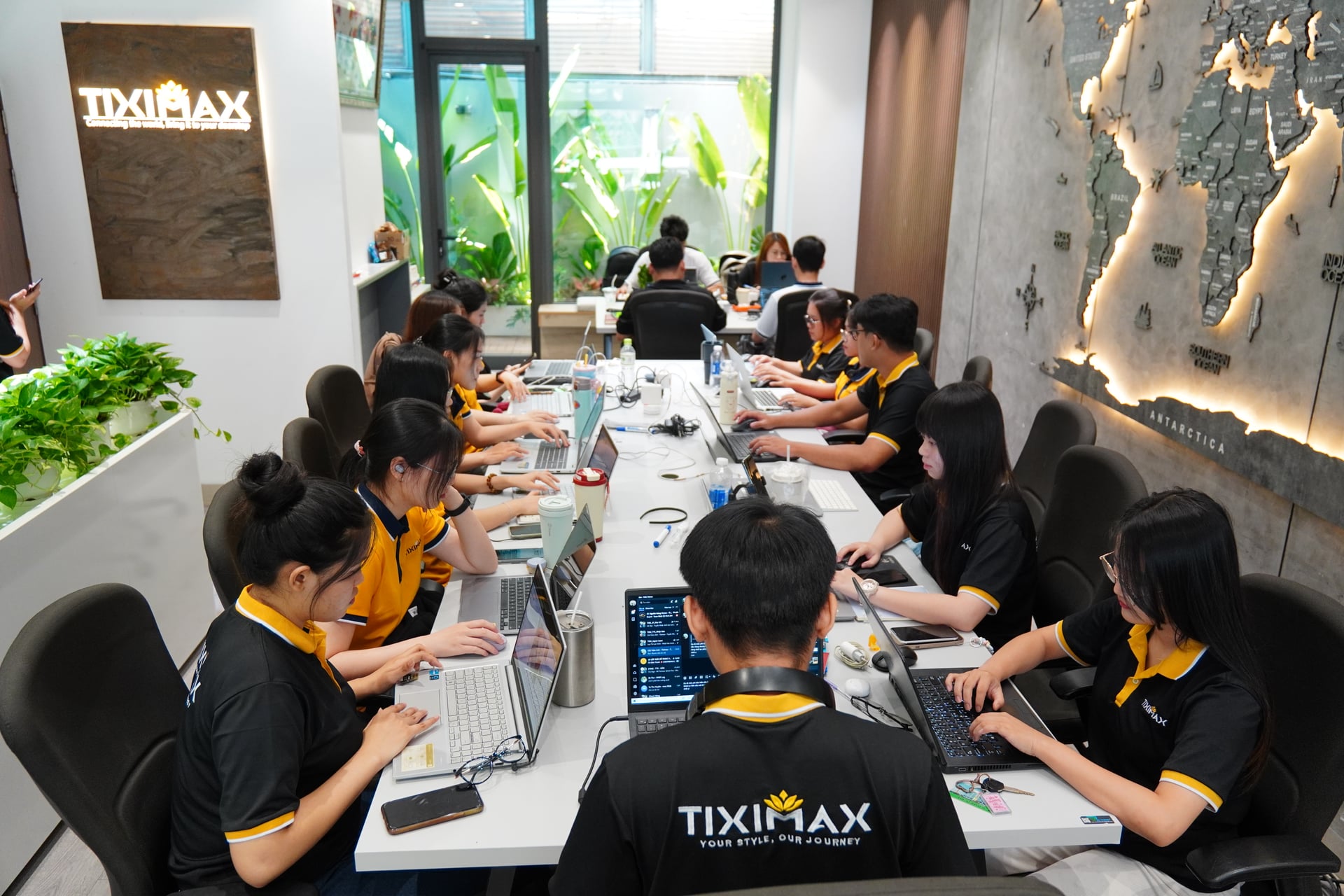 The TIXIMAX team at the office